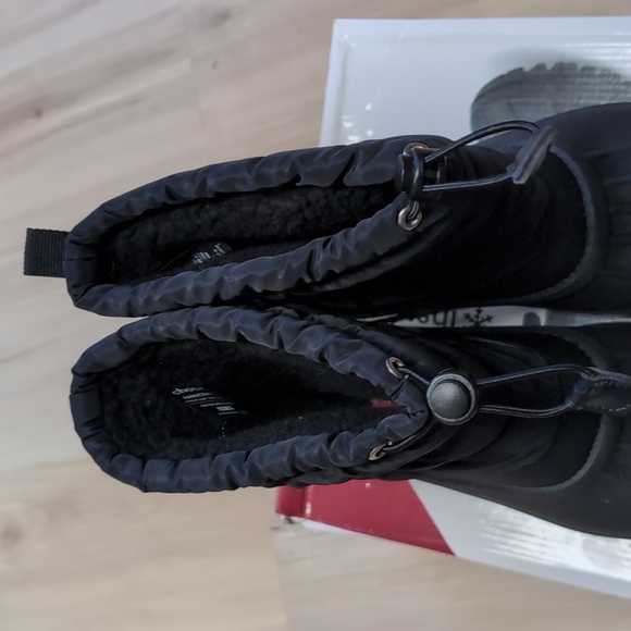 CHOOKA WOMEN'S NYLON PUFFER MID COLD WEATHER BOOT - BLACK - Picture 7 of 7